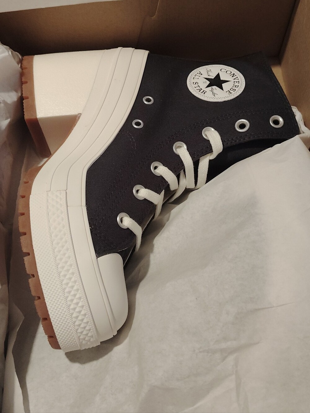 Converse - Picture 3 of 5